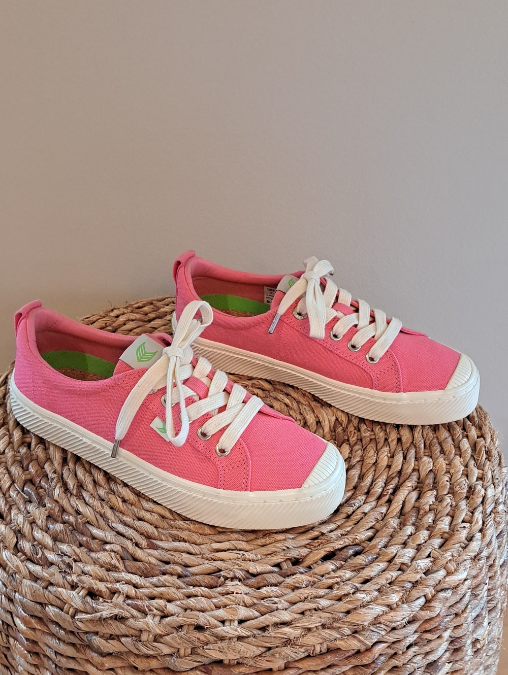 NWOT Cariuma Womens OCA Lemonade Pink Canvas Low Athleisure Sneakers 7